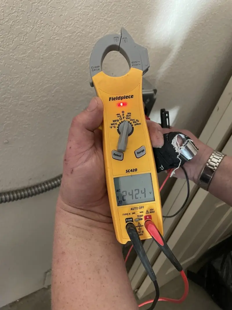 Voltage testing with clamp meter during Outlet Installation in Lower Alsace
